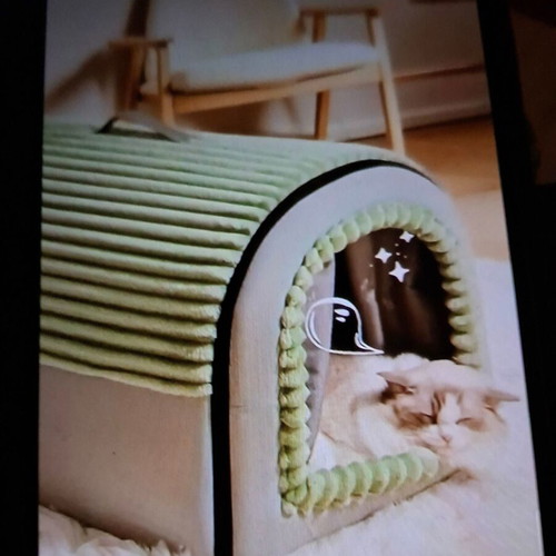 Dog or cat bed like new, washable castor house XXL light green