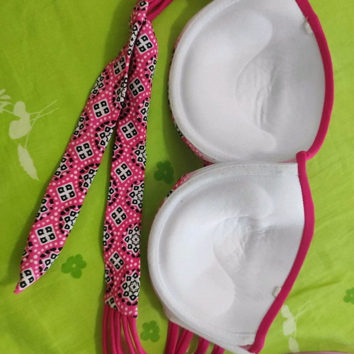 Swimwear pack of 4 pieces in excellent condition Caledonia
