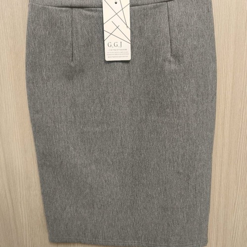 Midi skirt with slit on right leg, grey