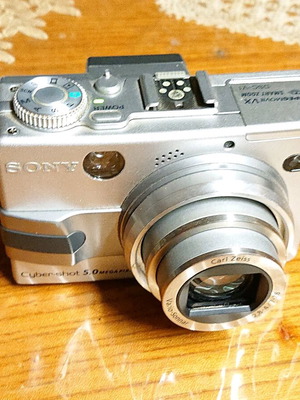 Sony DSC-V1 used compact digital camera with infrared feature