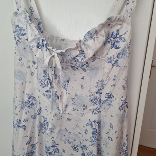 Midi dress floral white and blue new, size L