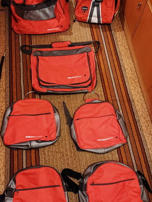 Ducati bag set like new, red