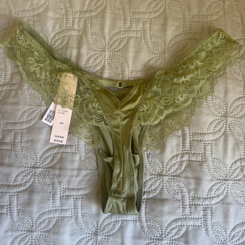 Victoria’s Secret thong new, green, size Small