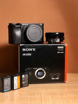 Sony a6300 употребяван с 16-50mm кит обектив и 3 батерии