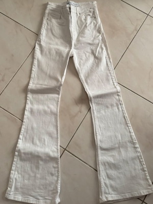 Bershka λευκό τζιν παντελόνι καμπάνα small σαν καινούργιο