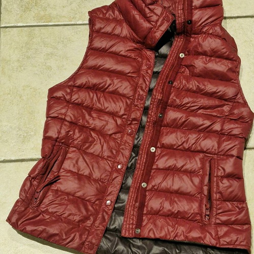 Sleeveless vest used, burgundy, GAP, size S