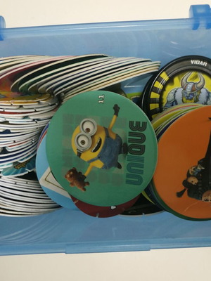 Τάπες Cheetos & Chipicao μεταχειρισμένες, με Monsuno, Slingers, Minions, Angry Birds, Ice Age