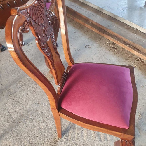 Carved dining set like new, solid walnut wood with lion feet