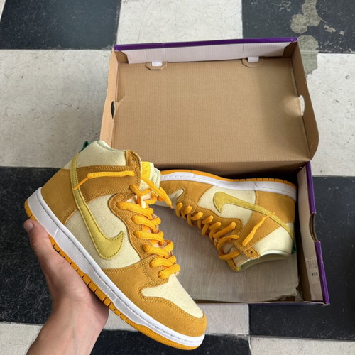 Nike Dunk SB High Pineapple sneakers, size 42, yellow