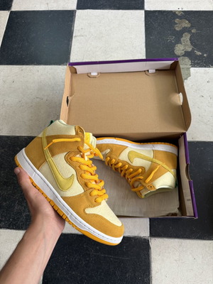 Nike Dunk SB High Pineapple sneakers, size 42, yellow