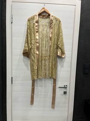 Women's bathrobe used, lace, gold color, size medium