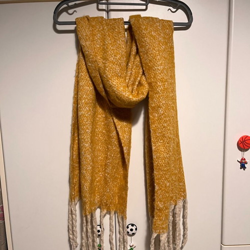 Zara mustard scarf like new with chunky knit fringes