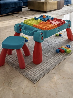 Mega Bloks маса и столче като нови, без блокчета