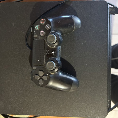 PlayStation 4 Slim 500GB like new with second controller