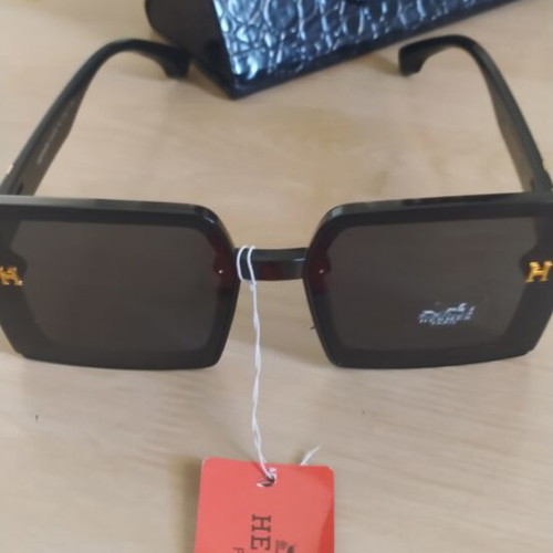 Women's sunglasses with black and gold frame, new, with case