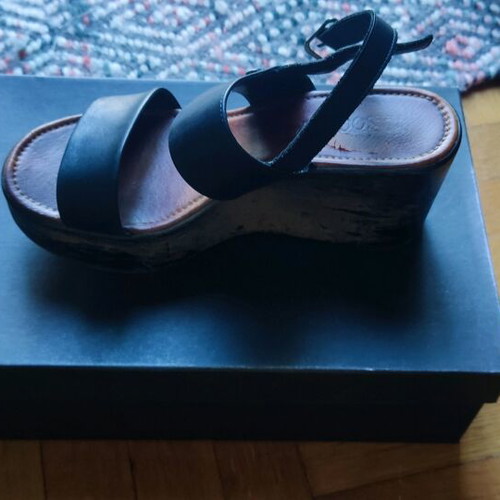 Lasocki Black Platforms size 36 like new
