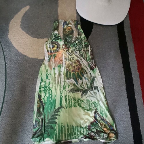 Summer dress medium like new, multicolored with back design