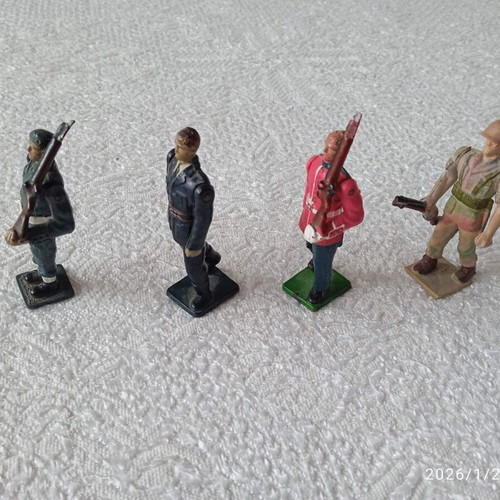 Military miniature figures used, pack of 4, 1960s