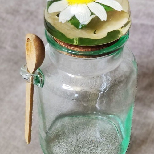 Honey Jar 20cm with Wooden Spoon and Glass Lid with Daisy and Bee
