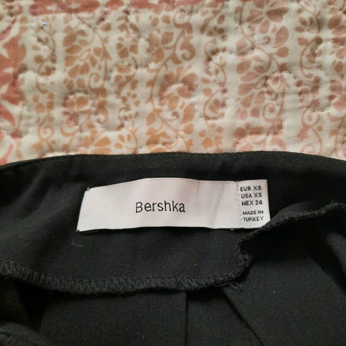 Bershka pleated skirt like new with silver belt, size XS