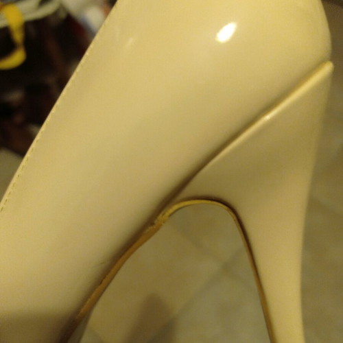 Shoes beige patent leather pumps like new, size 40
