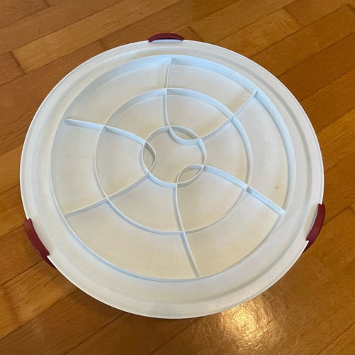 Collapsible cake or cupcake carrier like new
