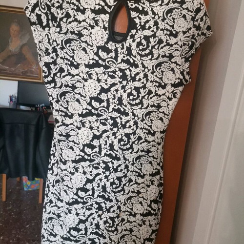 Women's fitted dress used, black and white, size S
