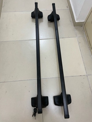 Thule bars like new