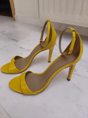 Nak yellow sandals size 39