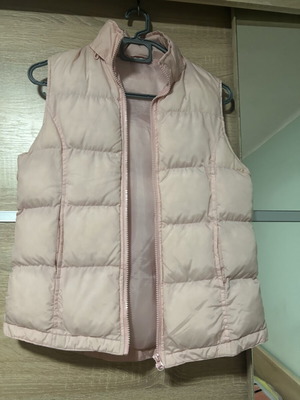 Benetton sleeveless puffer jacket like new, pink, size M