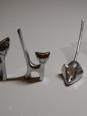 Metal decorative cat and mouse antiques set
