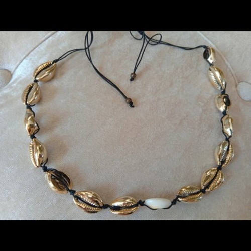 Gold necklace with shells like new