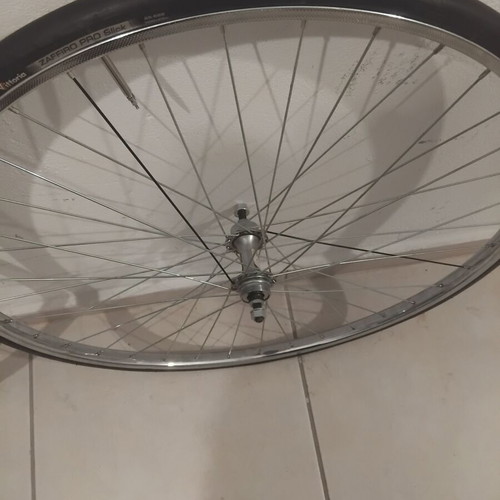 Bicycle wheels used with tires and inner tubes
