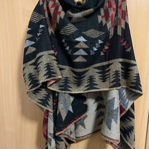 Poncho εμπριμέ σαν καινούργιο, μέγεθος M, μαύρο και κόκκινο