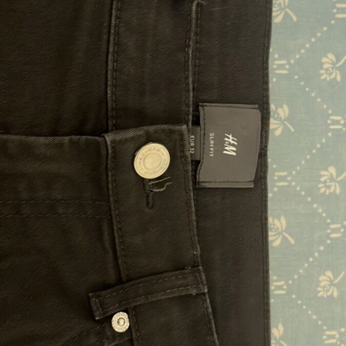H&M slim fit black denim shorts like new, size S