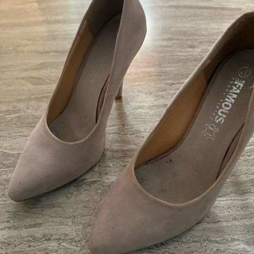 Famous Shoes beige pumps like new, size 38