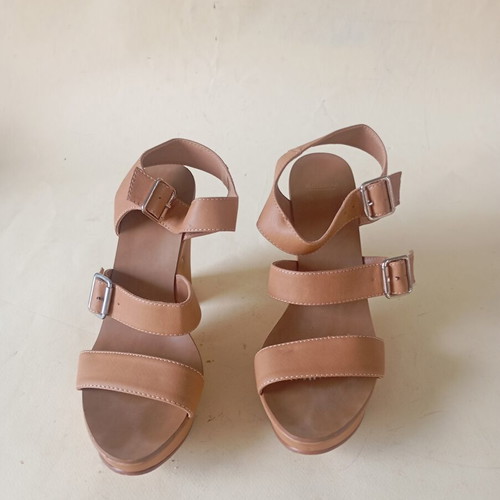 Pull & Bear beige platform sandals size 38 like new
