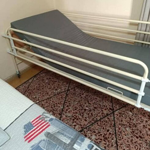 Hospital bed with crank like new