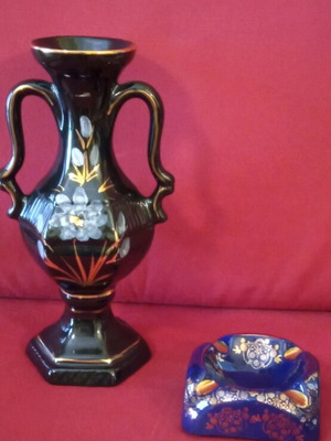 Vase and ashtray set like new, blue