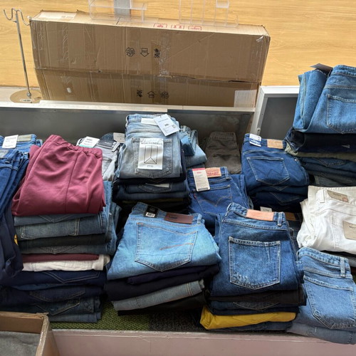 Jeans wholesale pack of 147 new with tags, mixed brands