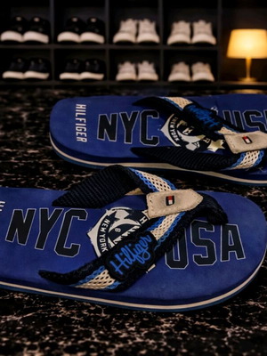 Tommy Hilfiger New York kids flip flops used, size 26