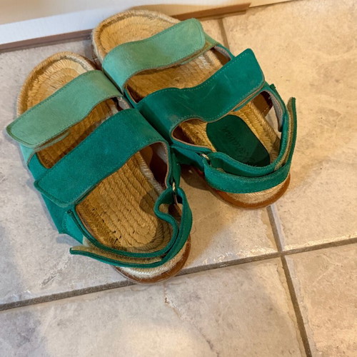 Karavan green sandals size 37 like new