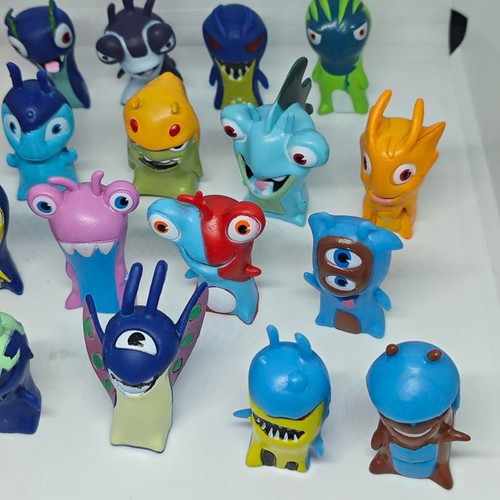 Slugterra figures set like new, collection of 24 pieces