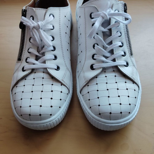 Airsoft sneakers size 42, white, sport style