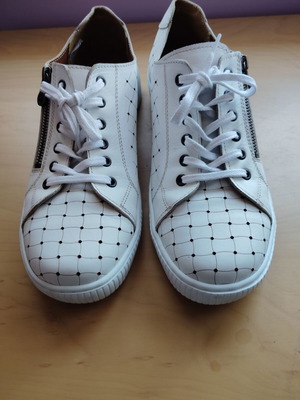 Airsoft sneakers size 42, white, sport style
