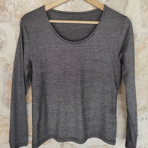 Women's elastic gray metallic blouse like new, size L