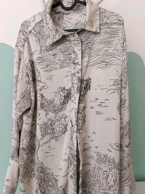 H&M long dress shirt like new, size L, beige