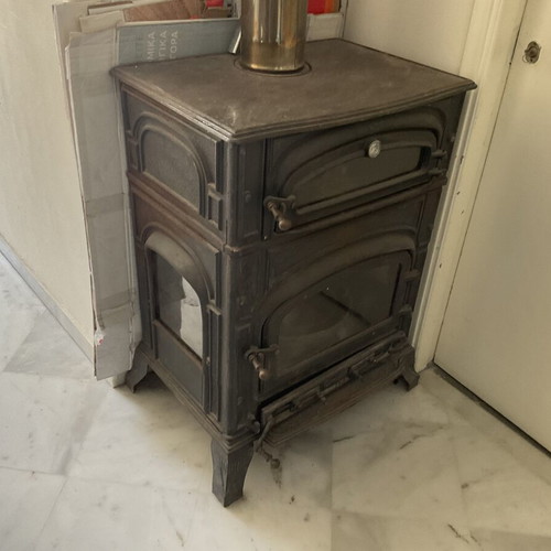 Cast iron stove with oven Karpetis used