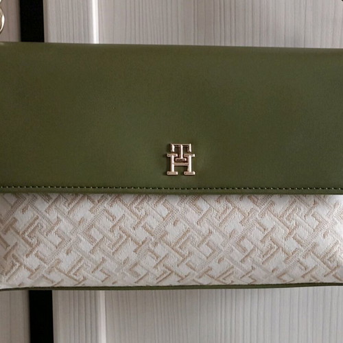 Tommy Hilfiger bag new, authentic