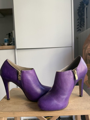 Purple ankle boots like new, size 38